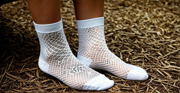Comment choisir la parfaite chaussette dentelle pour votre style
